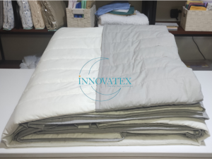 Cubrecama reversible color vapor y verona costura horizontal