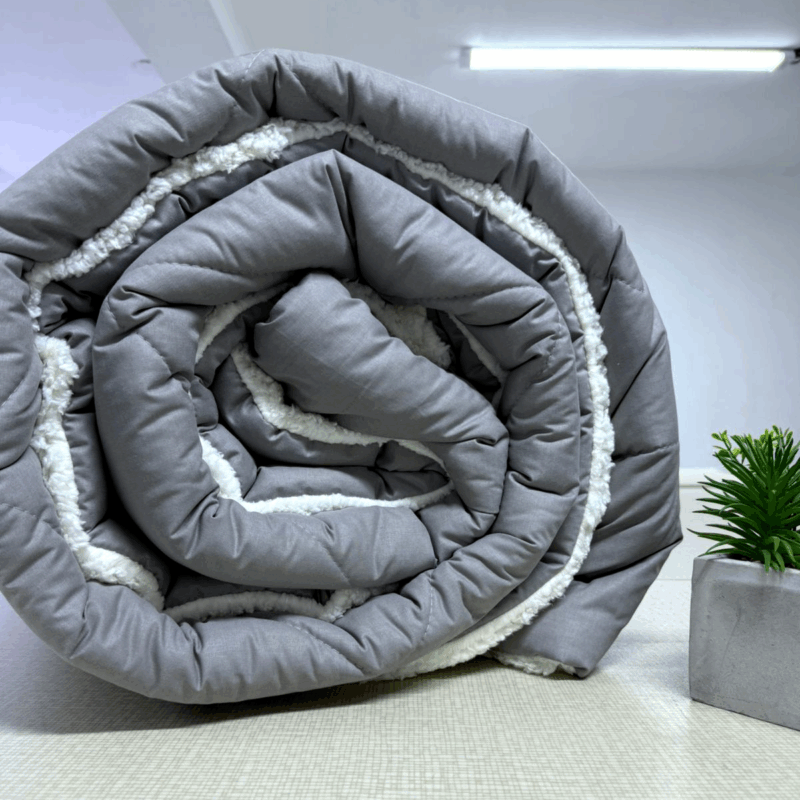 Edredones con reverso carnerito color plomo o zarek