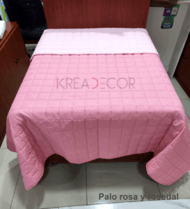 Cubrecama de verano reversible color palo rosa y rosedal con diseño cuadritos